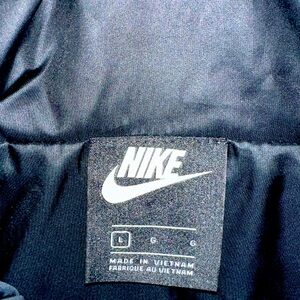 Nike Large black women’s puffer jacket